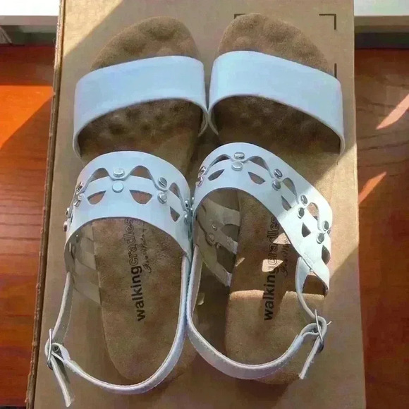 Walking Cradles Corbin White perforated Sandals 8.5 New - Picture 3 of 7